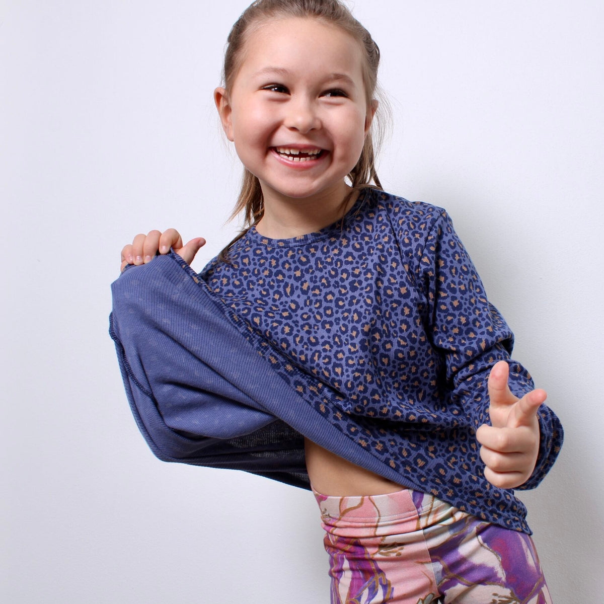 Billie Rib Langærmet Tee, Navy Leo