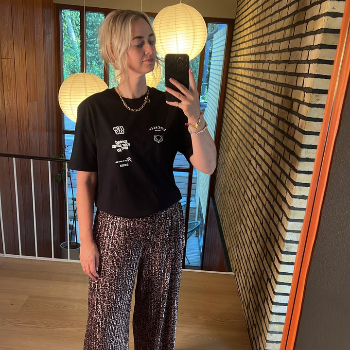 SAMPAK TILBUD LEO PLISSÉ BUKSER & TEE