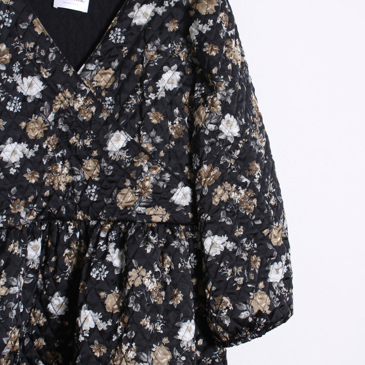 Jo Kort Kjole, Quiltet Flowers