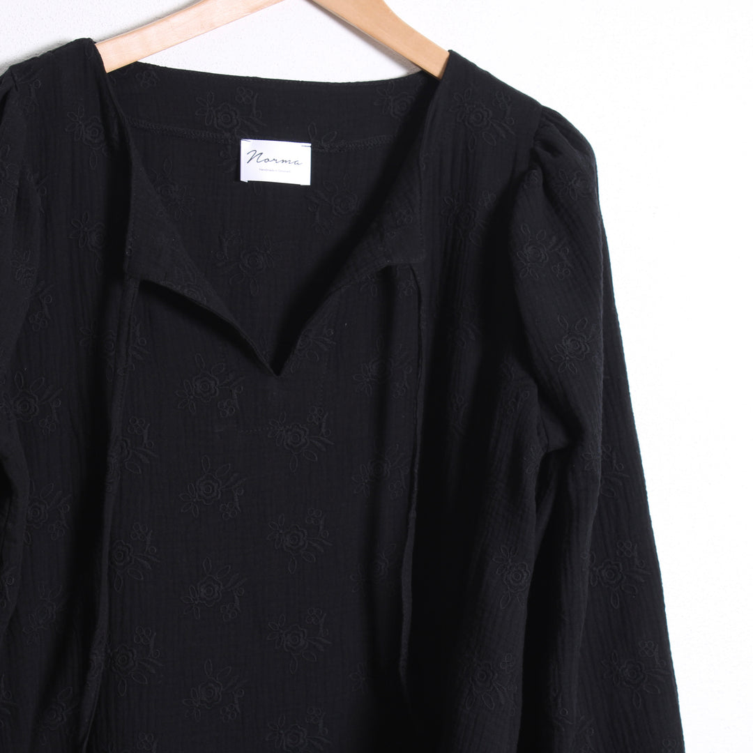 Søs A-Kjole, Embroidery Roses