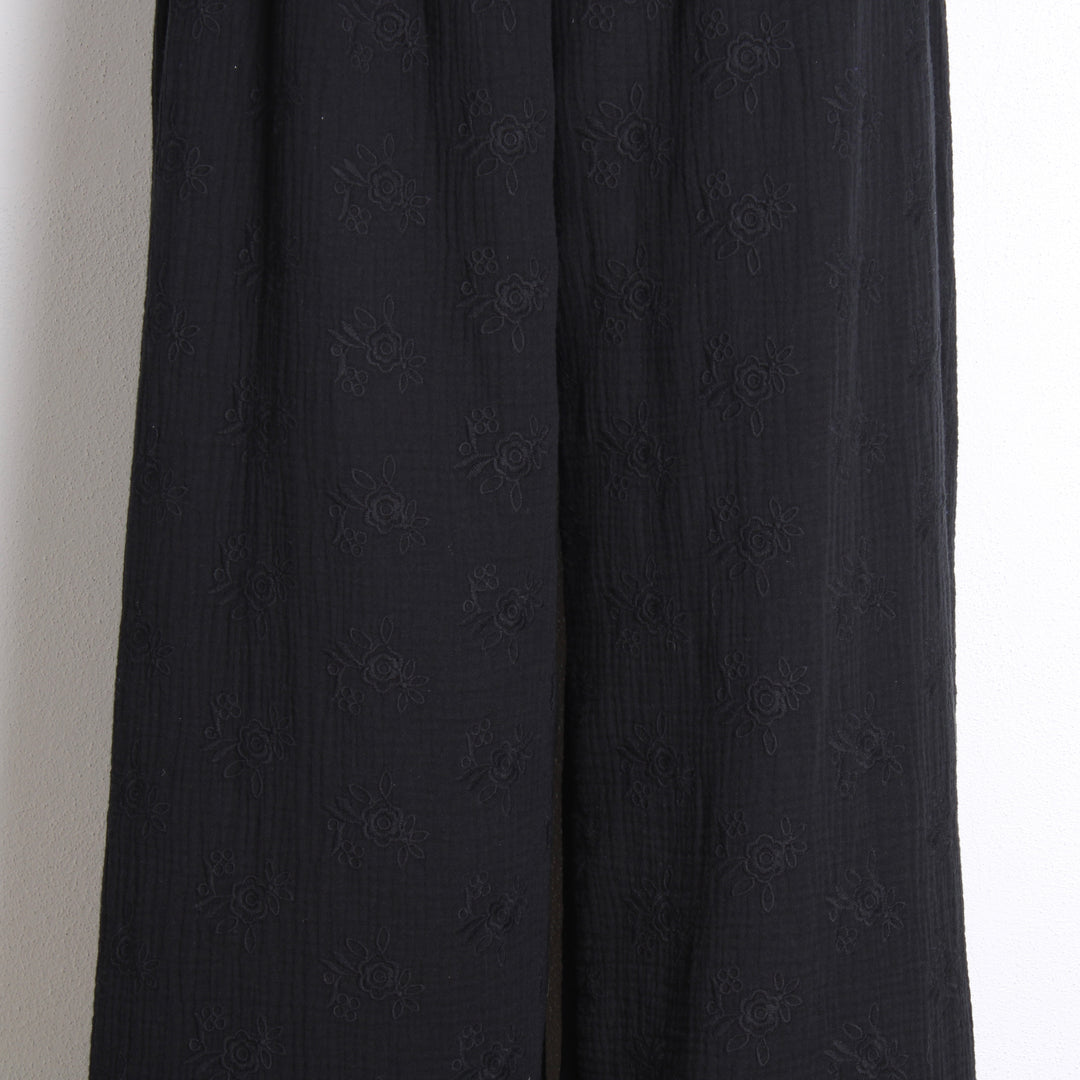 Viddebukser, Embroidery Roses