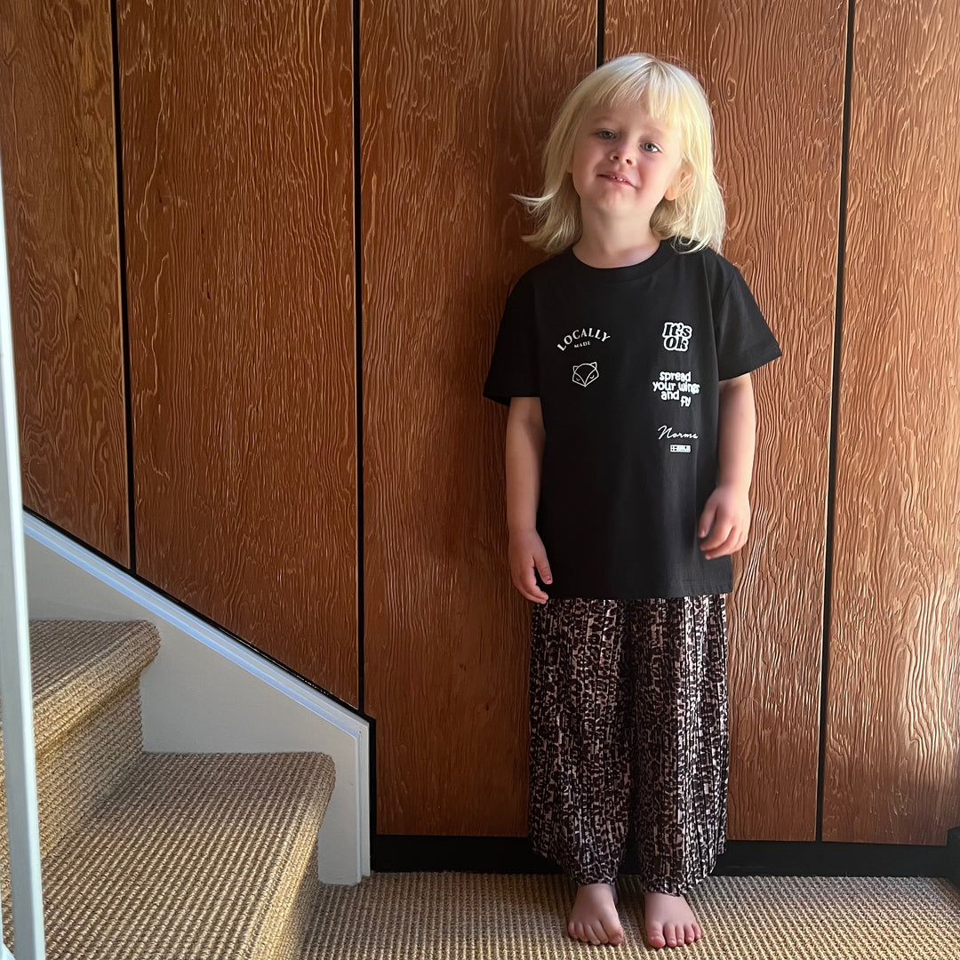 SAMPAK TILBUD LEO PLISSÉ BUKSER & TEE