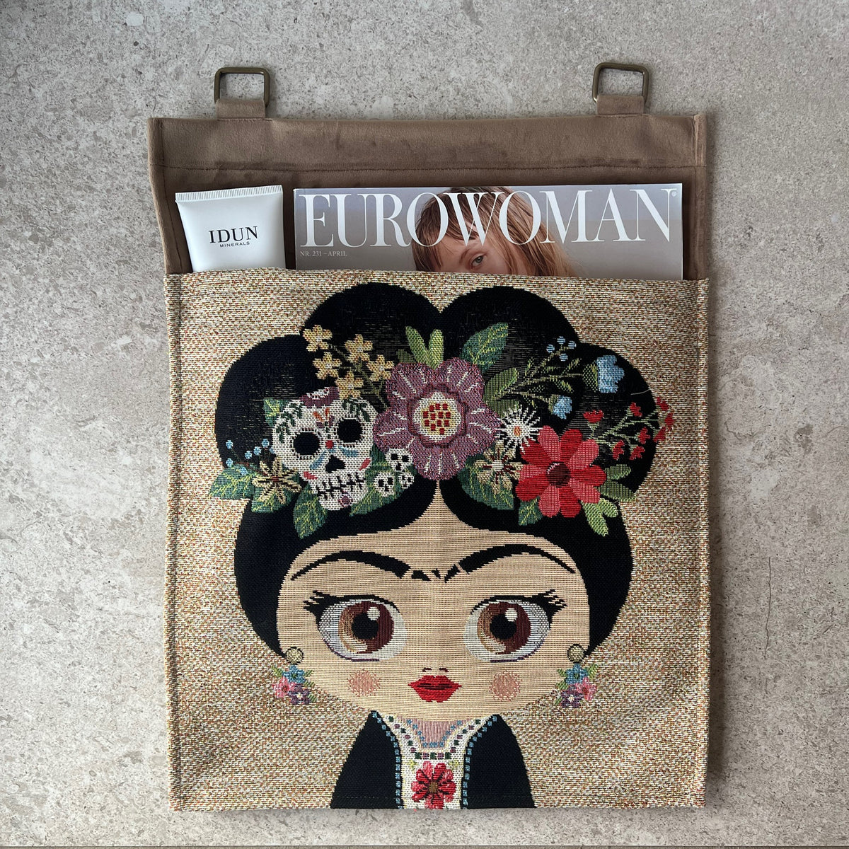 Frida, Magasinholder