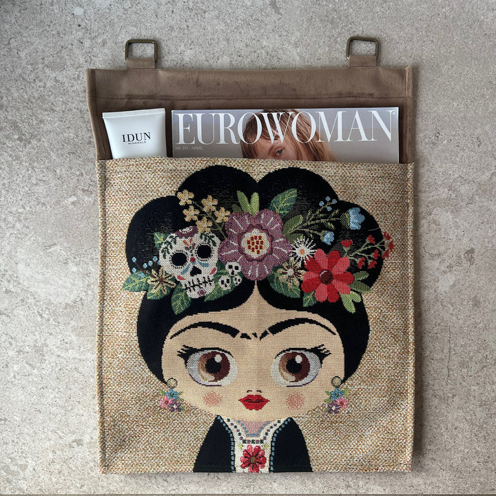 Magasinholder, Frida