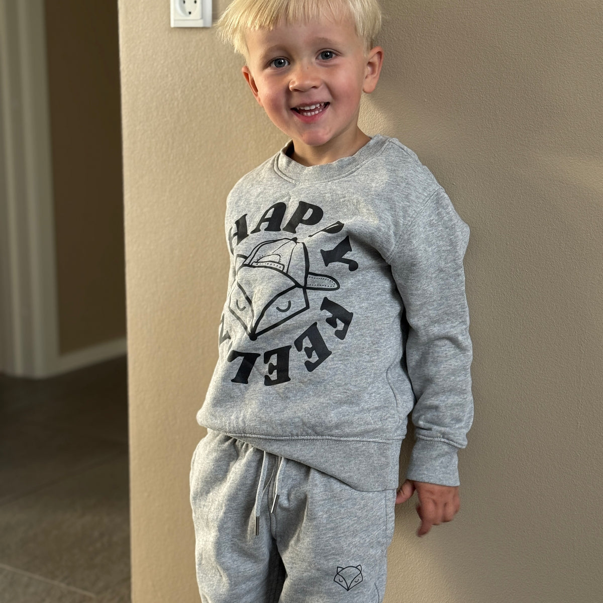 Kids Sweatshirt, FOX Cap