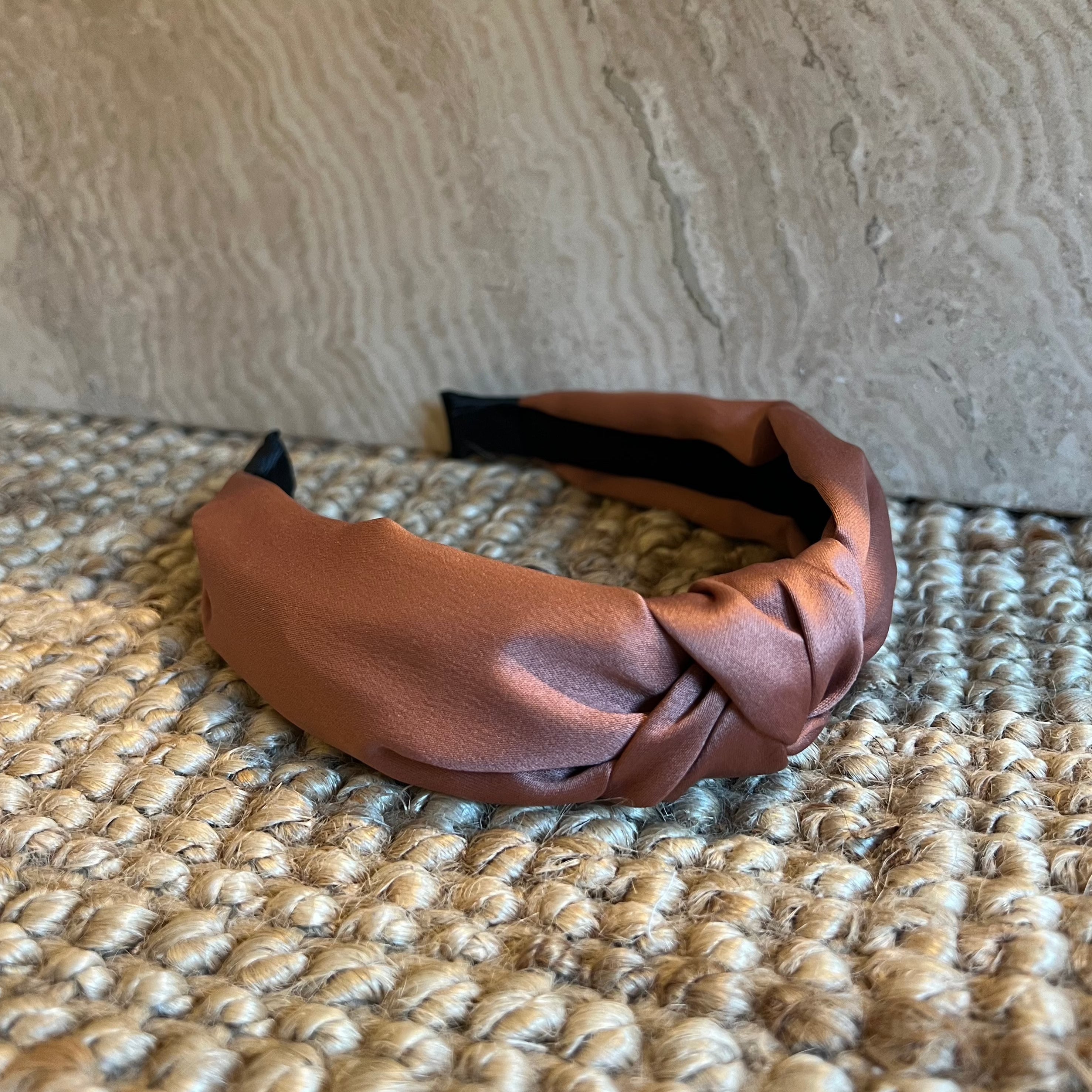Hårbøjle, Satin