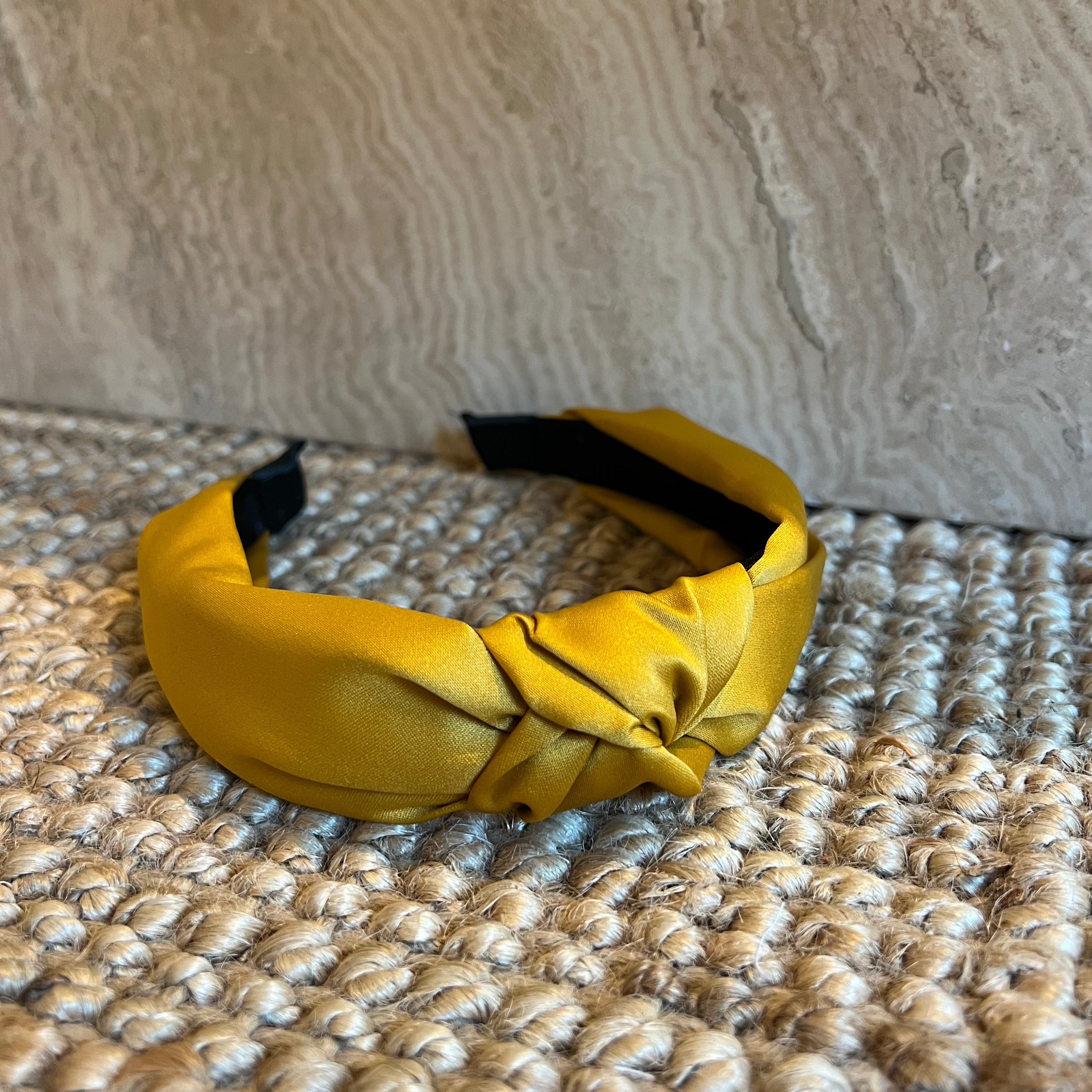 Hårbøjle, Satin