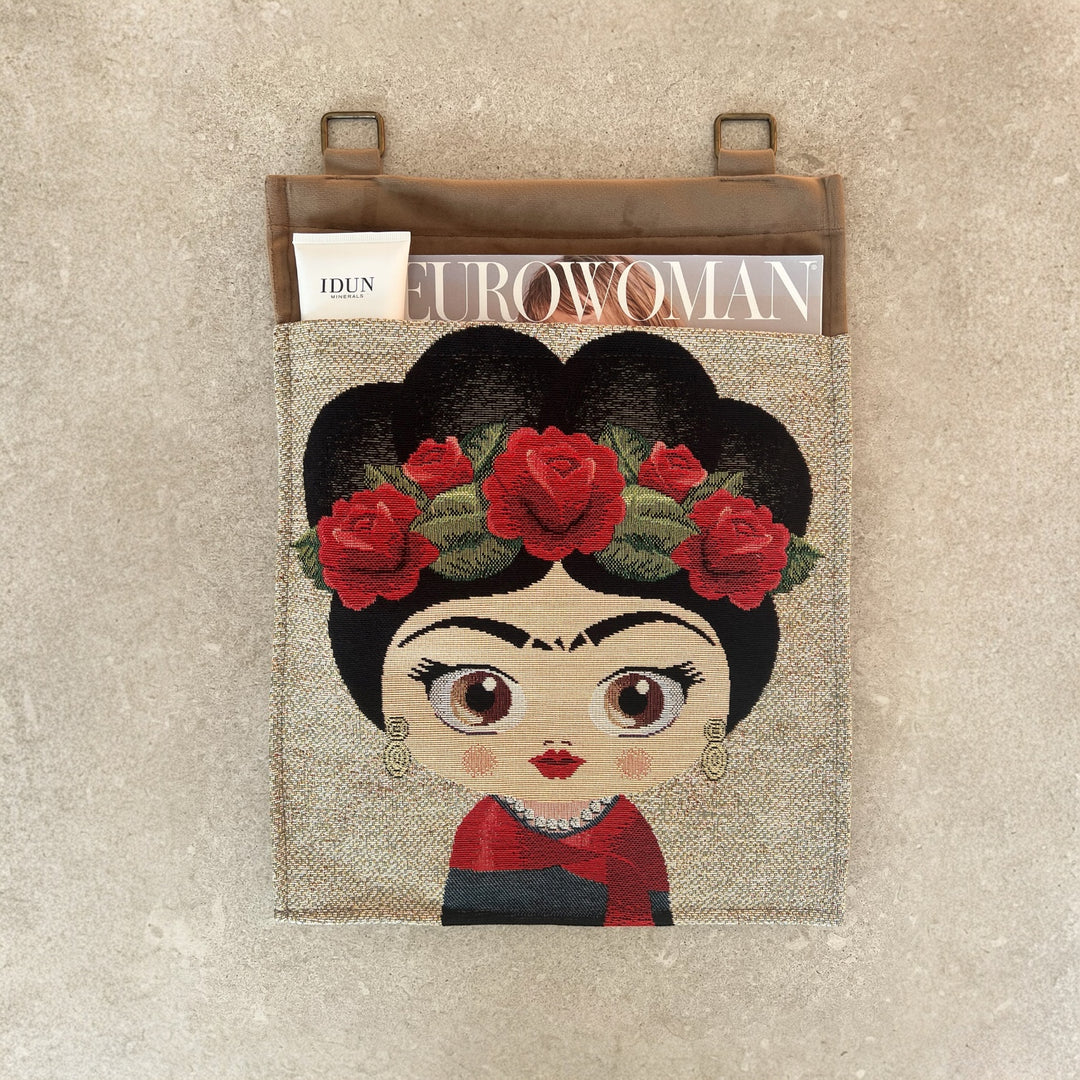 Magasinholder, Frida