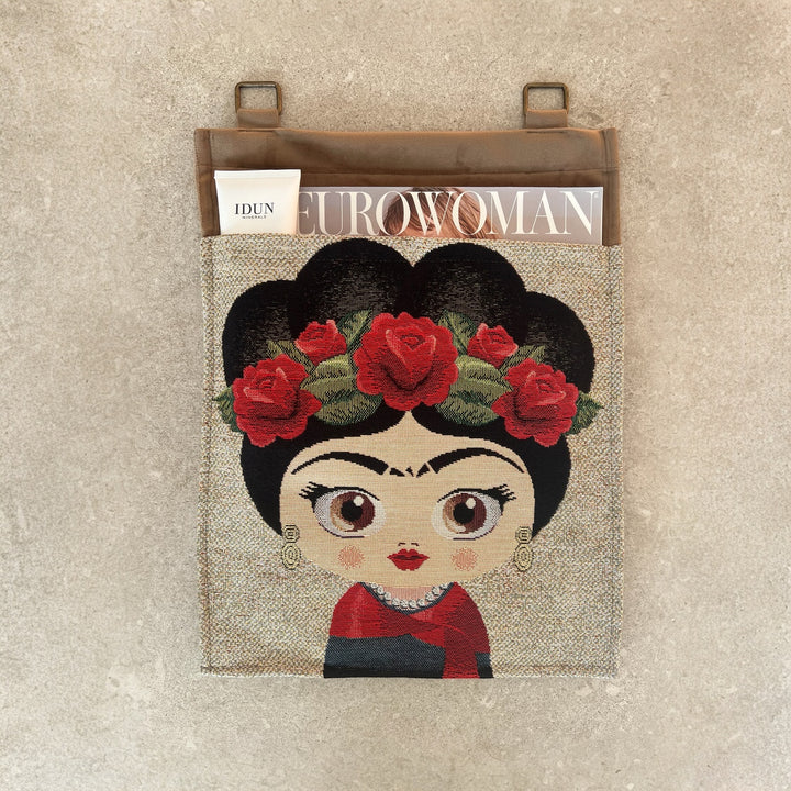 Magasinholder, Frida